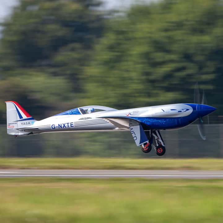 Rolls royce all electric aircraft completes maiden flight3