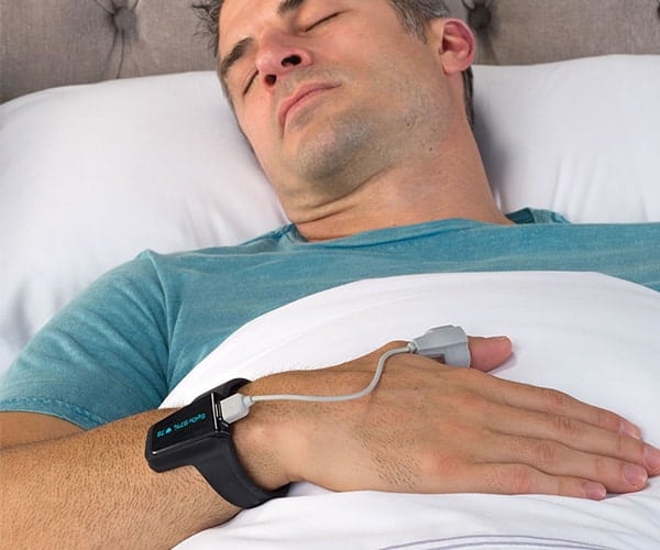 Snore reducing oxygen level monitor